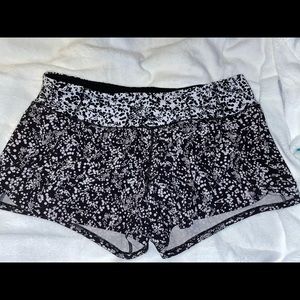 Lululemon Run Times Shorts. Black/White 10 Tall
